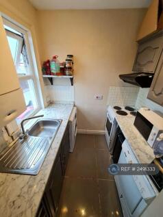Ff - Fully Equipped Kitchen (Reverse View)