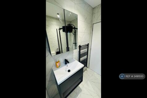 Shared 1st Floor Shower Room