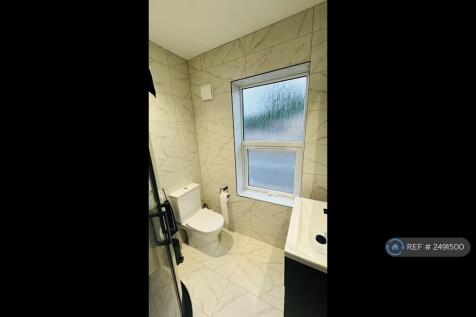 Shared 1st Floor Shower Room