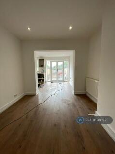 Open Plan Living Room/Kitchen Onto Garden