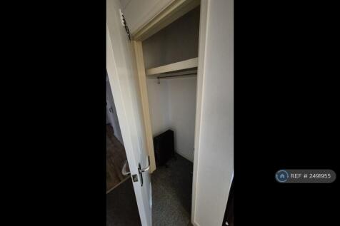 1st Bedroom Cupboard