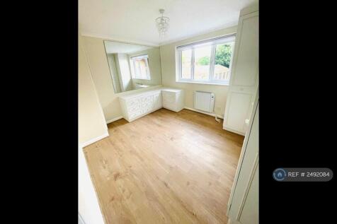 Bedroom 1 - Pic 1