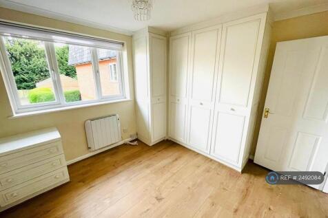 Bedroom 1 - Pic 2