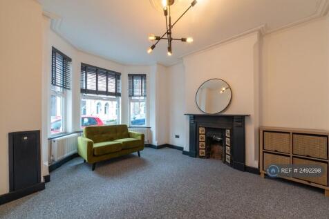 Lounge/ Bed 1