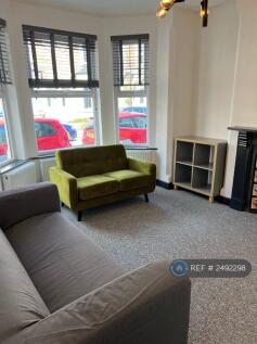 Lounge / Bed 1