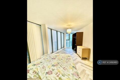 Bedroom With En-Suite (2)