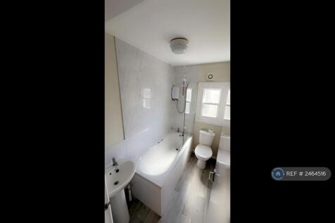 Flat 2 Bathroom