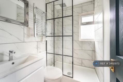 1 Of 3 Shared Bathrooms