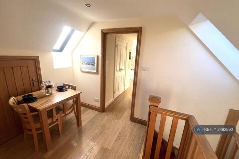 Landing/Dining Space - Shared 