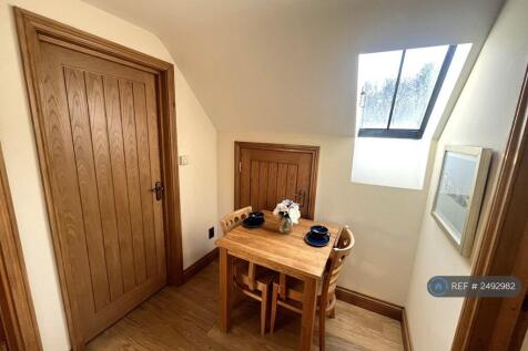 Landing/Dining Space - Shared 