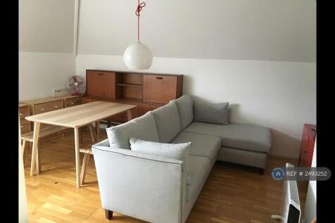Spacious Open Plan Lounge Area