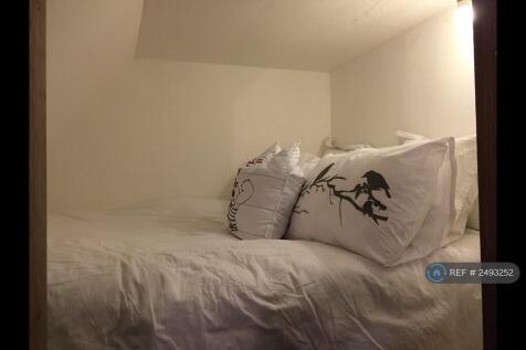Cosy Elevated Double Bed Area