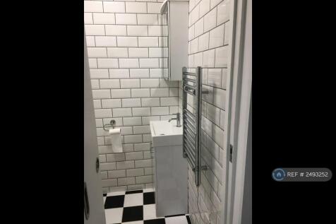 Newly Refurbished Modern Bathroom Area