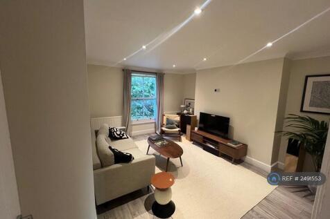 Spacious, Stylish, Fully Furnished Lounge