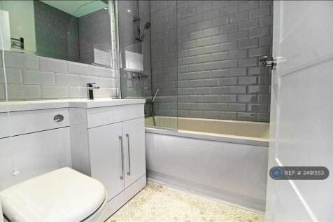 Fully Fitted Bathroom With Overhead Shower