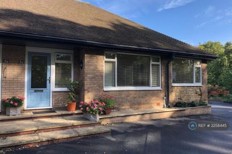 Front Of Sunny House - 2 Off Street Park