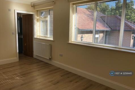 Master Bedroom To En-Suite