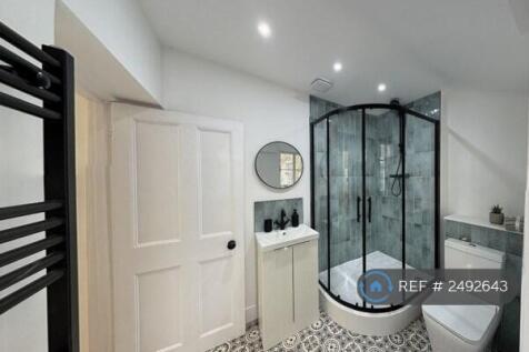 Room 3 Shared Bathroom