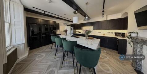Communal Kitchen 