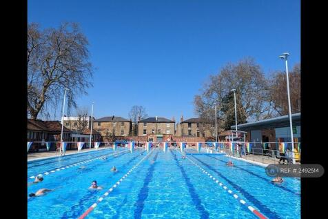 London Fields Lido 10 Minute Walk