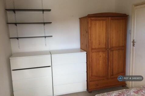 Upstairs Middle Bedroom