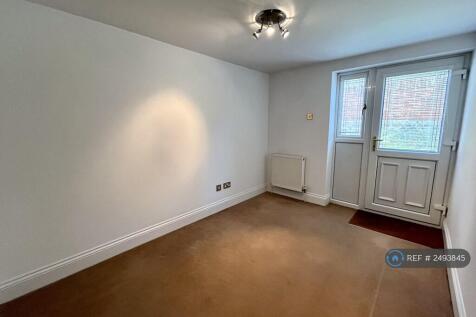 Second Bedroom With Access To Private Garden