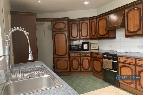 Spacious Shower Room