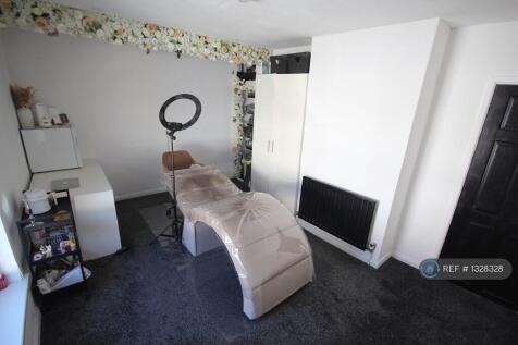 Upstairs Front Bedroom