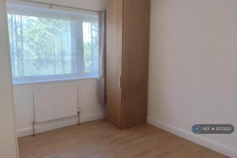 Bedroom 1 Pic 3