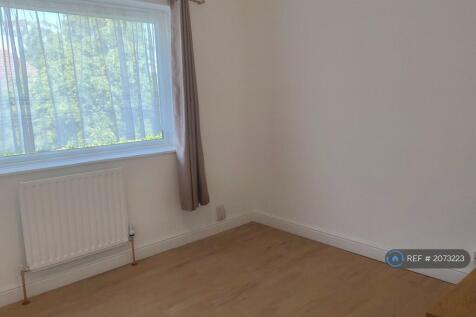 Bedroom 1 Pic 4