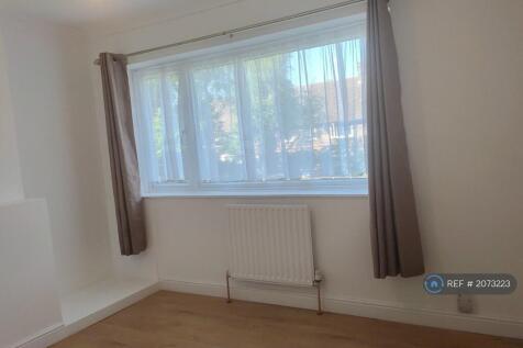 Bedroom 2 Pic 3