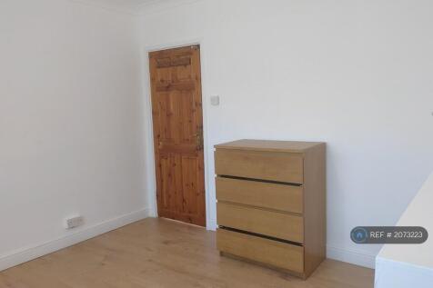 Bedroom 2 Pic 4