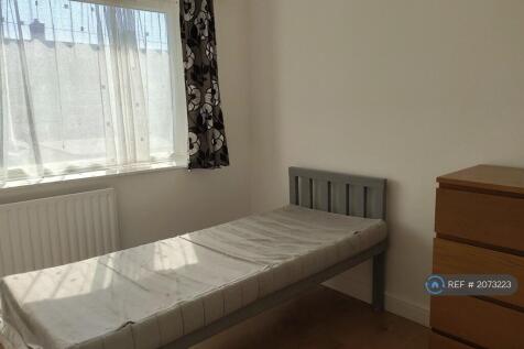 Bedroom 3 Pic 4