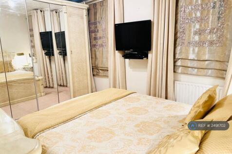 Master Bedroom With King Size Bed