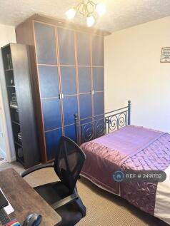 Double Bedroom With Study Desk &amp; Chair