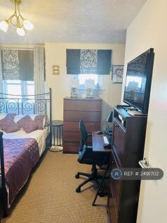 Double Bedroom With Study Desk &amp; Chair