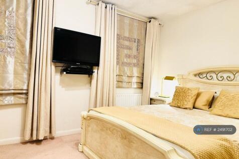 Master Bedroom With King Size Bed