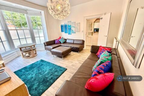 Gorgeous Communal Area With 60¿ Tv 