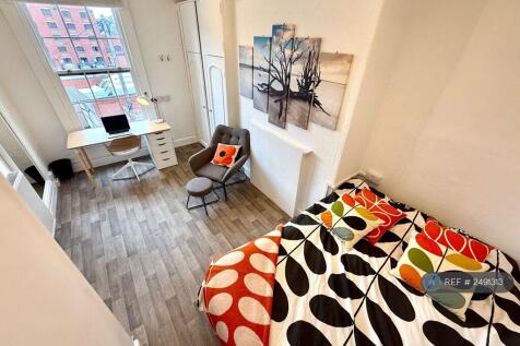 Room 5 With Built In Bed 