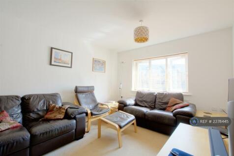 Spacious Living Room, Now With One Bed Settee
