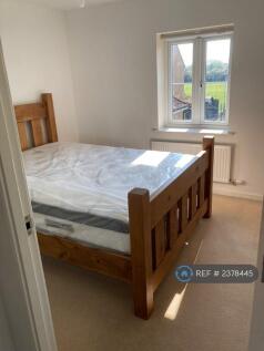 Master En Suite Bedroom: King Bed &amp; New Mattress