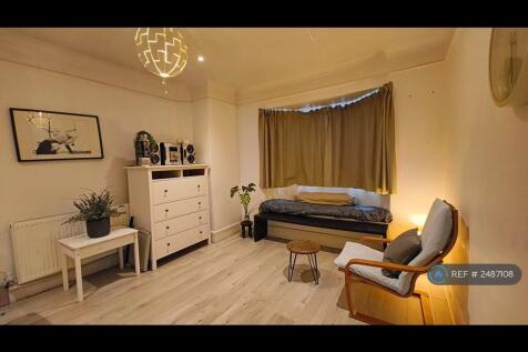 Bedroom 2 / Office