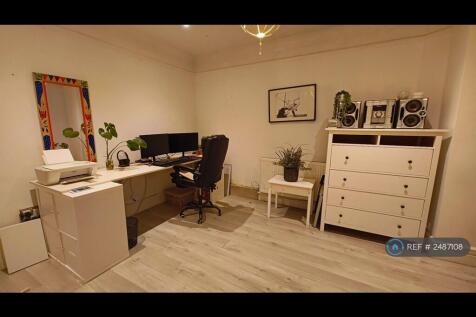 Bedroom 2 / Office