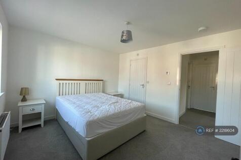 Ensuite Master Bedroom