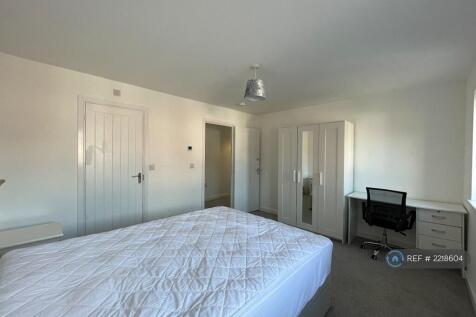 Ensuite Master Bedroom