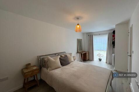 Large Bedroom