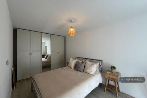 Large Bedroom