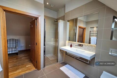 Ensuite - Looking Out To Bedroom