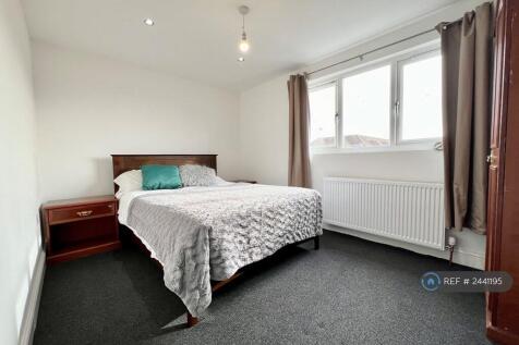 Room Available 1/4