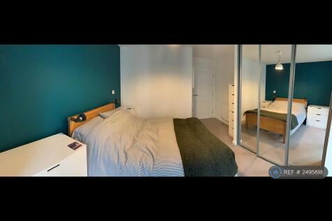 Bedroom With Built In Storage